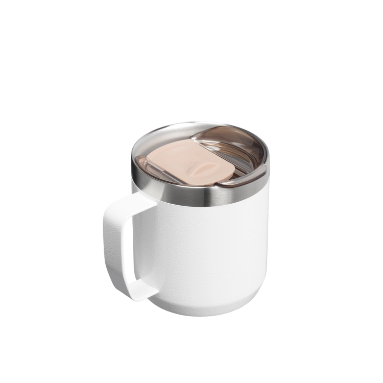Kubek termiczny Stanley 1913 Camp Mug Hammertone Frost, z wygodną rączką i zdejmowaną pokrywką.